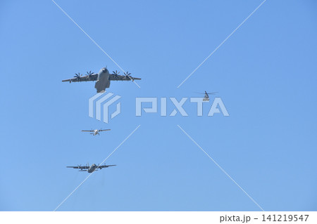 パリ上空を飛行する革命記念日予行演習の航空隊(2026年7月9日) パリ上空を飛行する革命記念日予行演習の航空隊(2026年7月9日) 141219547