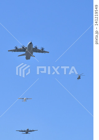 パリ上空を飛行する革命記念日予行演習の航空隊(2026年7月9日) パリ上空を飛行する革命記念日予行演習の航空隊(2026年7月9日) 141219549