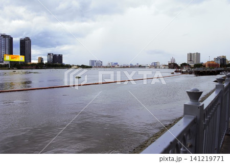 ベトナム・ホーチミン市の雨季の都市風景 ベトナム・ホーチミン市の雨季の都市風景 141219771