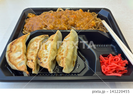 焼きそばと餃子のワンプレートセット 141220455