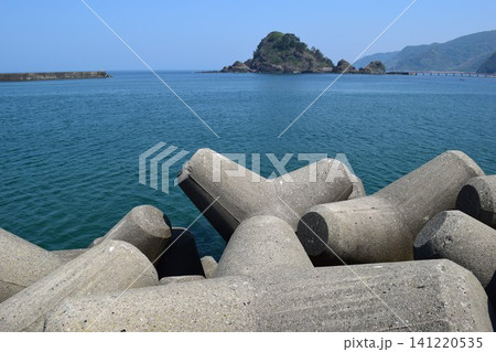 海岸の波消しブロック 海岸の波消しブロック 141220535