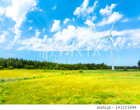 鳥海山麓の風力発電所(秋田県) 鳥海山麓の風力発電所(秋田県) 141221694