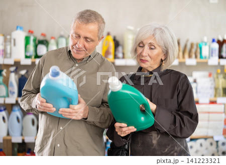 Senior spouses select and studies label liquid detergent Senior spouses select and studies label liquid detergent 141223321