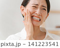 虫歯に悩む女性 141223541