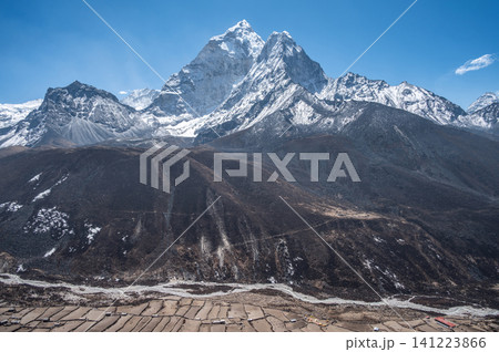 Beautiful view of Mt.Ama Dablam (6,812 m) can seen from Dingboche village viewpoint in Nepal. Ama Dablam is one of the most beautiful mountains in the world. 141223866