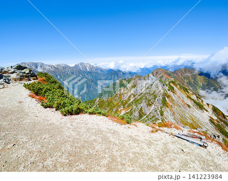 秋の針ノ木岳・蓮華岳登山(針ノ木岳山頂から剱岳・スバリ岳方面の眺め) 秋の針ノ木岳・蓮華岳登山(針ノ木岳山頂から剱岳・スバリ岳方面の眺め) 141223984