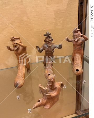 ナポリ国立考古学博物館_秘密の小部屋_ ファルス形テラコッタ製オイルランプ_ イタリア_ナポリ ナポリ国立考古学博物館_秘密の小部屋_ ファルス形テラコッタ製オイルランプ_ イタリア_ナポリ 141224151