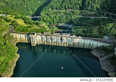 静岡県大井川・長島ダムを俯瞰した空撮写真 静岡県大井川・長島ダムを俯瞰した空撮写真 141224996