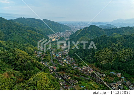 静岡市の山間集落と市街地遠望を捉えた空撮写真 静岡市の山間集落と市街地遠望を捉えた空撮写真 141225053
