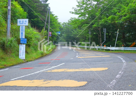 高野龍神スカイラインの道路標識とカーブ 高野龍神スカイラインの道路標識とカーブ 141227700