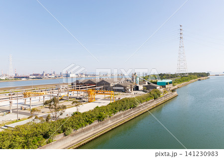 高砂大橋から眺める加古川と工業地帯 高砂大橋から眺める加古川と工業地帯 141230983