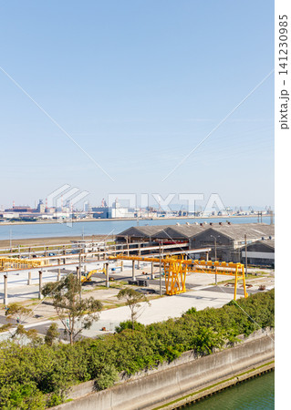 高砂大橋から眺める加古川と工業地帯 高砂大橋から眺める加古川と工業地帯 141230985