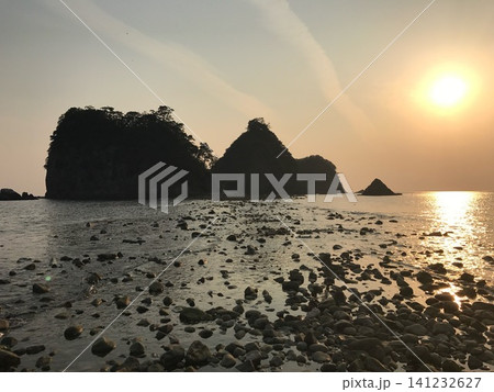 西伊豆・堂ヶ島 三四郎島のトンボロ現象と美しい夕日 西伊豆・堂ヶ島 三四郎島のトンボロ現象と美しい夕日 141232627