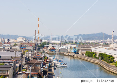 高砂大橋から望む臨海工業地帯と港町の風景 高砂大橋から望む臨海工業地帯と港町の風景 141232736