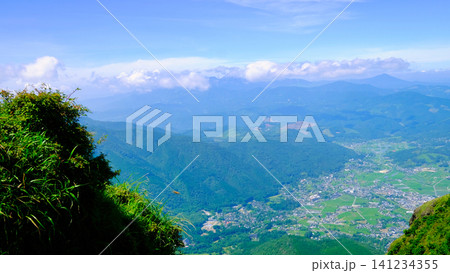 山から見た夏の湯布院の町並み 山から見た夏の湯布院の町並み 141234355