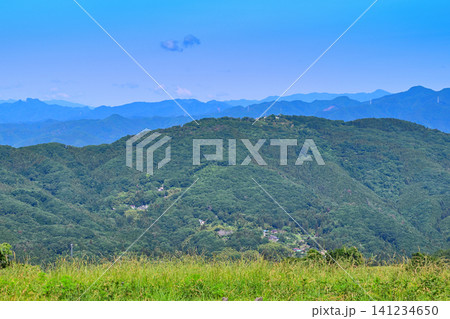 秩父高原牧場から清々しい山並の眺め 東秩父村 秩父高原牧場から清々しい山並の眺め 東秩父村 141234650
