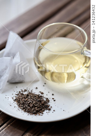 ヒシ茶の茶葉と三角ティーバッグ ノンカフェインの健康茶 ヒシ茶の茶葉と三角ティーバッグ ノンカフェインの健康茶 141236432