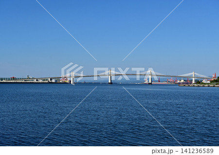 快晴の小名浜港をまたぐ小名浜マリンブリッジの壮大な広角遠景パノラマ 快晴の小名浜港をまたぐ小名浜マリンブリッジの壮大な広角遠景パノラマ 141236589