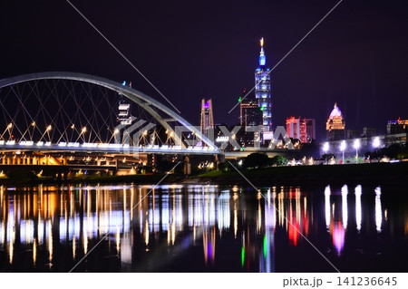 ナイトシーン 夕映 夜景 141236645
