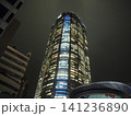 見上げた高層ビル群 141236890