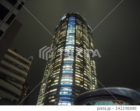 見上げた高層ビル群 見上げた高層ビル群 141236890