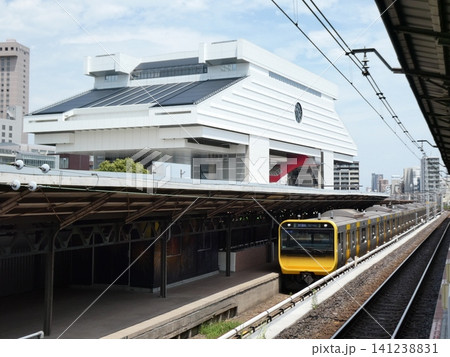 試運転で両国駅3番線に入線する中央・総武緩行線のE235系 試運転で両国駅3番線に入線する中央・総武緩行線のE235系 141238831