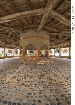 Auvillar market hall in Place de la Halle 141240256