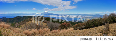 伊豆半島の伊豆山稜線歩道 金冠山山頂からの富士山 パノラマ写真 伊豆半島の伊豆山稜線歩道 金冠山山頂からの富士山 パノラマ写真 141240703