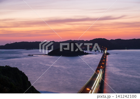 角島大橋に沈む夕日 角島大橋に沈む夕日 141242100