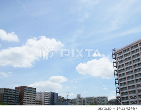 夏の青空と白い雲｜東陽町 141242467