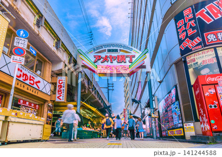 日本の東京都市景観7月14日。…インバウンドは続く…賑わうアメ横などを望む 日本の東京都市景観7月14日。…インバウンドは続く…賑わうアメ横などを望む 141244588