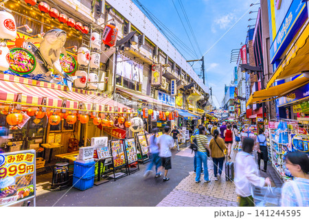 日本の東京都市景観7月14日。…インバウンドは続く…賑わうアメ横などを望む 日本の東京都市景観7月14日。…インバウンドは続く…賑わうアメ横などを望む 141244595