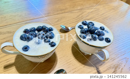 甘酒ヨーグルトにブルーベリーを沢山入れました 141245562