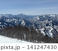 山肌と湖 141247430