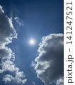 雲の間に太陽 141247521