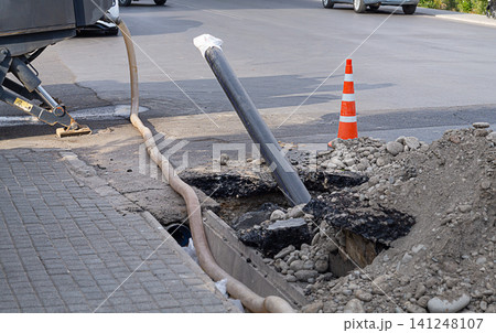 A section of a city road, at the edge of which a pipeline made of a plastic pipe was laid using the horizontal directional drilling method to prevent damage to already operating underground utilities 141248107
