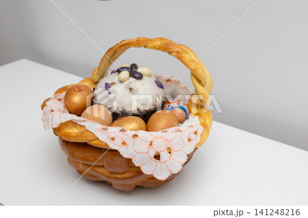Easter bread basket with decorated eggs and sweet cake Easter bread basket with decorated eggs and sweet cake 141248216