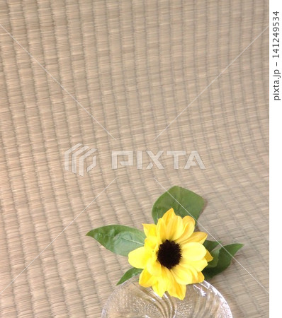和の背景ひまわりと畳 和の背景ひまわりと畳 141249534