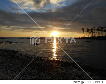 ハワイ島での夕日その13 ハワイ島での夕日その13 141249991