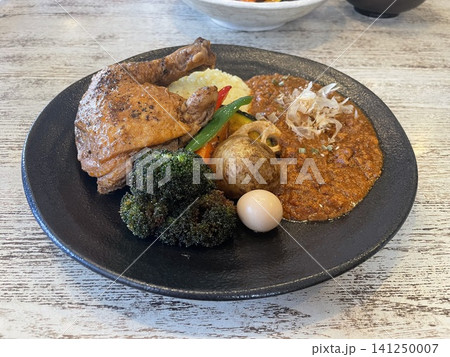 キーマカレーとチキンレッグ キーマカレーとチキンレッグ 141250007