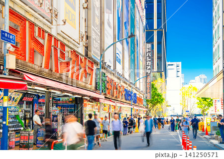 東京・新宿駅西口 商店街 東京・新宿駅西口 商店街 141250571