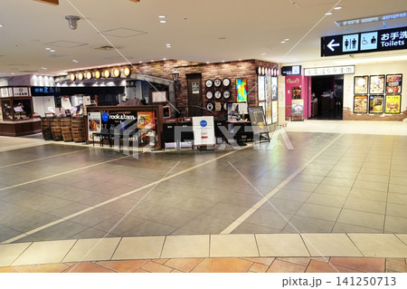 新千歳空港内のグルメ街風景 141250713