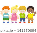 多国籍の子供たちが手を繋いでいる 141250894