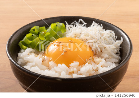 卵かけご飯(釜揚げしらす) 卵かけご飯(釜揚げしらす) 141250940