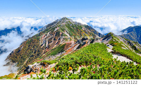 秋の針ノ木岳・蓮華岳登山(針ノ木岳山頂から蓮華岳方面の眺め) 秋の針ノ木岳・蓮華岳登山(針ノ木岳山頂から蓮華岳方面の眺め) 141251122