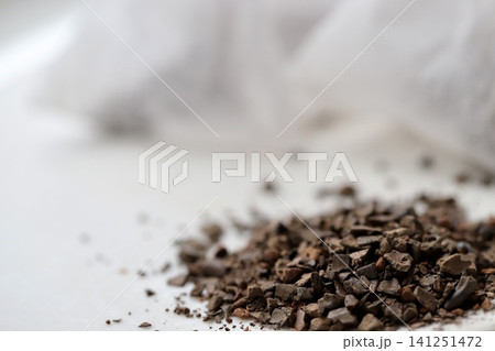 ヒシ茶の茶葉と三角ティーバッグ ノンカフェインの健康茶 ヒシ茶の茶葉と三角ティーバッグ ノンカフェインの健康茶 141251472