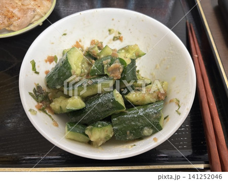 お手軽おつまみの胡瓜の梅肉和え お手軽おつまみの胡瓜の梅肉和え 141252046