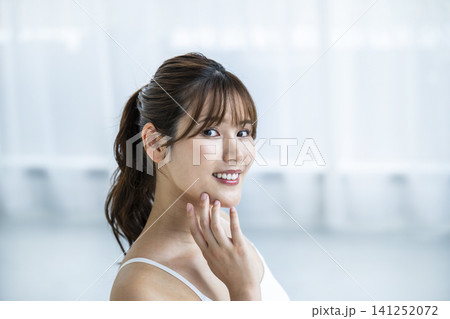 若い女性　ビューティーイメージ 141252072