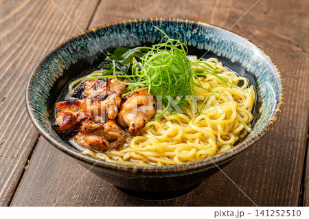 透き通る黄金スープの塩ラーメン 141252510