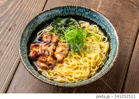 透き通る黄金スープの塩ラーメン 透き通る黄金スープの塩ラーメン 141252511